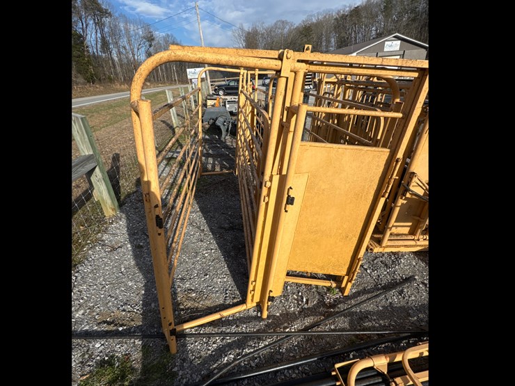 #1022-•-(2)-10ft-for-most-alley-ways-w/-sliders-image-2