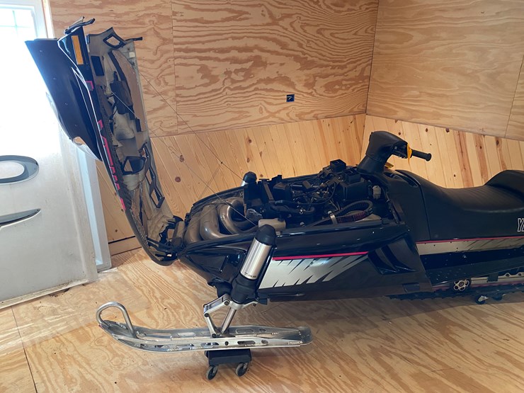 #3790-•-1992-yamaha-v-max-4-snowmobile-image-22