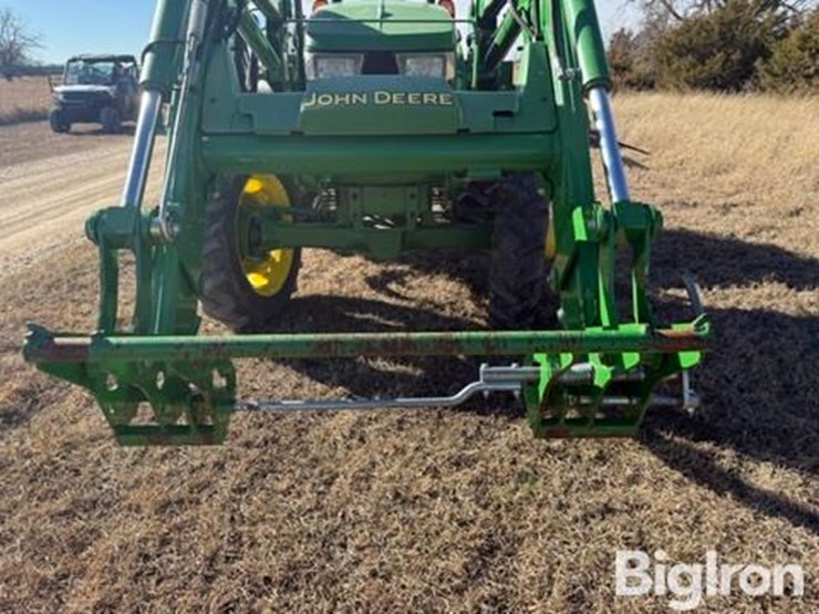 2016-john-deere-5045e-image-16