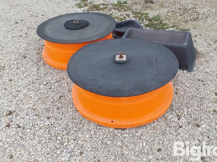 b-w-poly-mineral-feeders-image-3