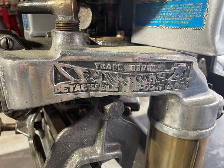 #3833-•-evinrude-vintage-detachable-rowboat-motor-image-5