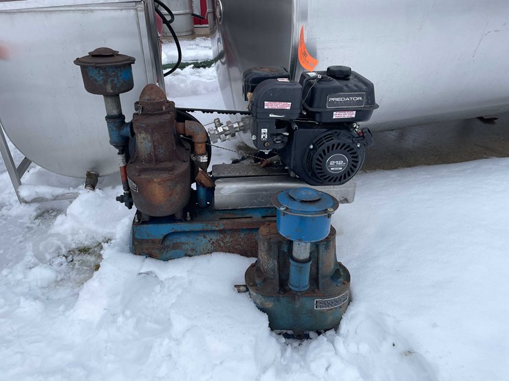 #3523-•-gas-powered-predator-motor-and-surge-vacuum-pump-image-1