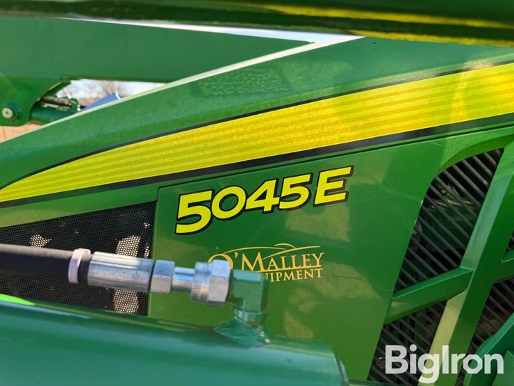 2016-john-deere-5045e-image-11