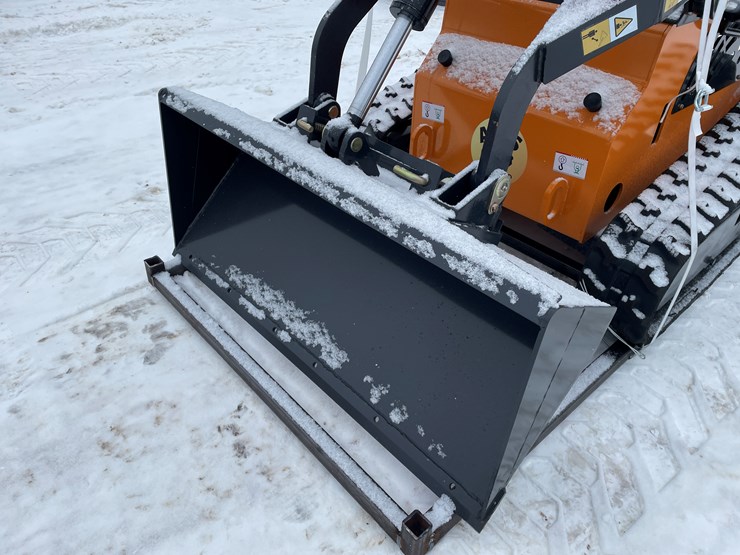 #308-•-new-land-hero-mini-skid-loader-image-18