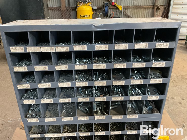 shop-shelves-w/miscellaneous-hardware-image-16