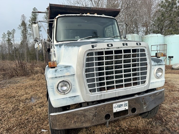 1982-ford-8000-image-6