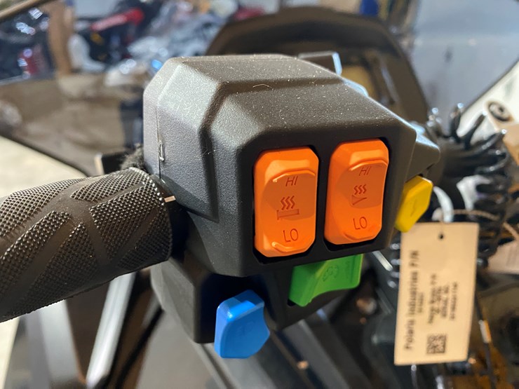 #3797-•-new-2023-polaris-indy-600-cross-country-matryx-snowmobile-image-22