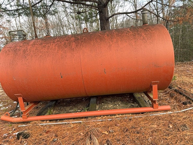 2023-2000-gal-fuel-tank-on-skids,-5-ft-x-12-ft-with-pump;-located-at-7241-roxbury-rd,-charles-city,-va,-please-call-804.837.9940-or-804.651.4404-with-questions-image-6