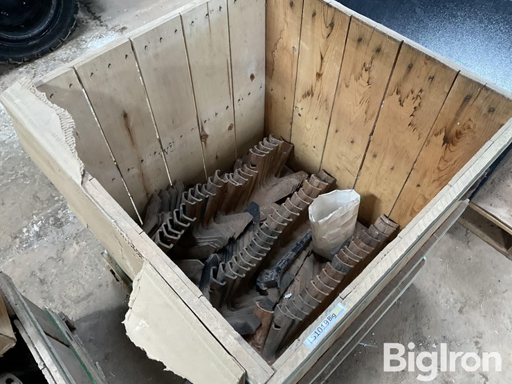 john-deere-perma-loc-cultivator-sweeps-image-1