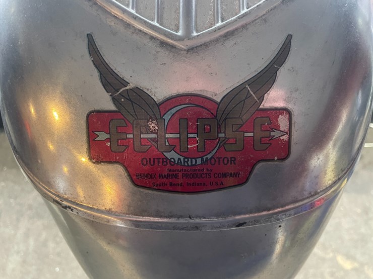 #3832-•-bendix-vintage-outboard-boat-motor-image-3