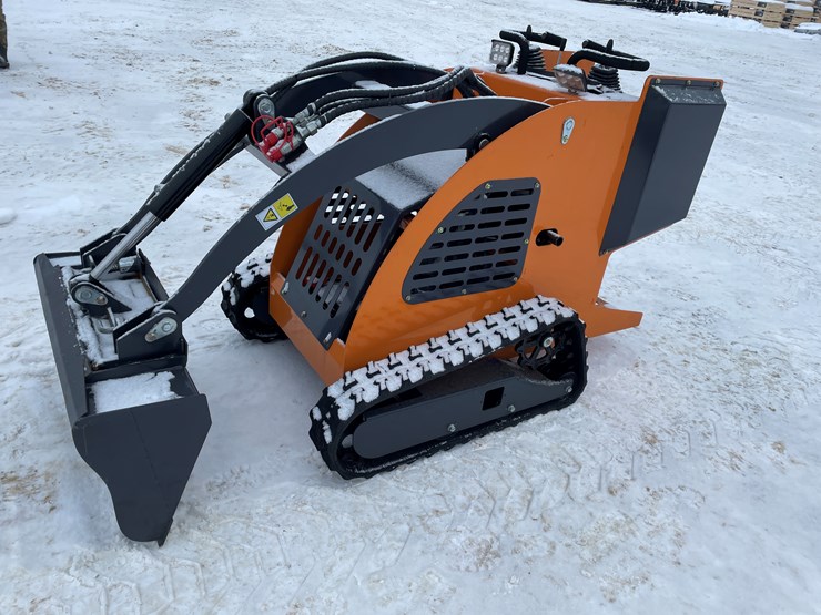 #310-•-new-land-hero-mini-skid-steer-loader-image-8