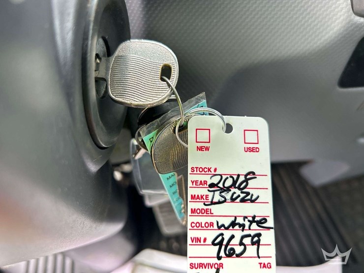 2018-isuzu-npr-image-25