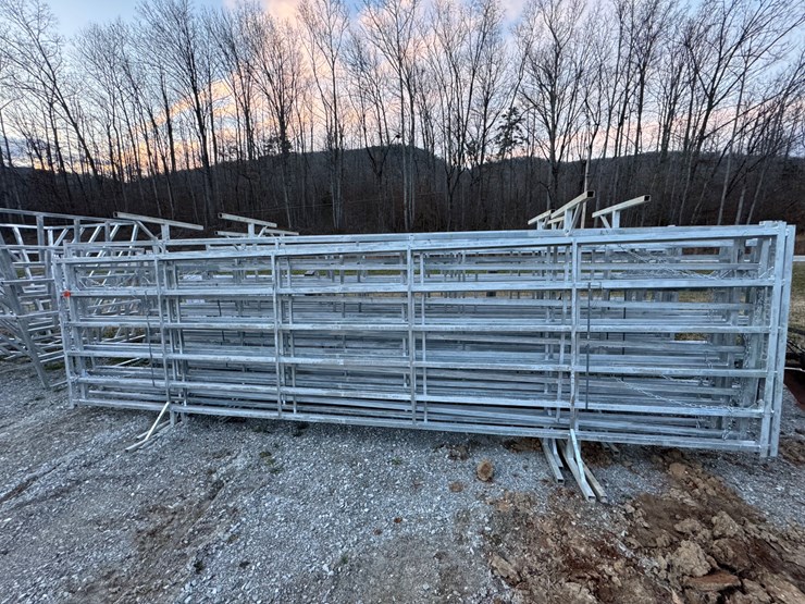 #1044-•-(5)-20ft-x-6ft-freestanding-panels-image-1