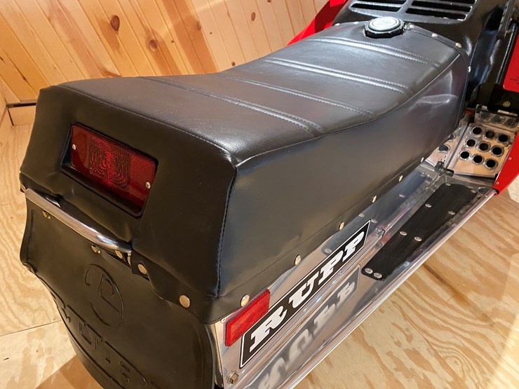 #3776-•-1976-rupp-magnum-440-snowmobile-image-9