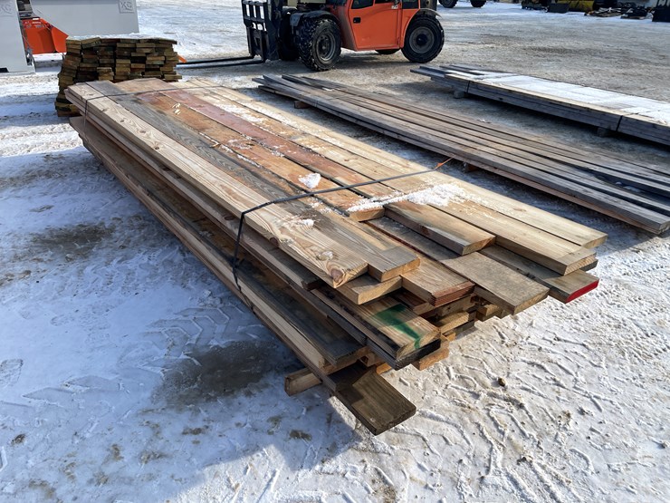 #3810-•-bundle-of-construction-grade-lumber-image-4
