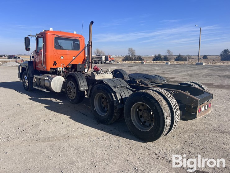 2016-mack-pinnacle-chu613-image-7