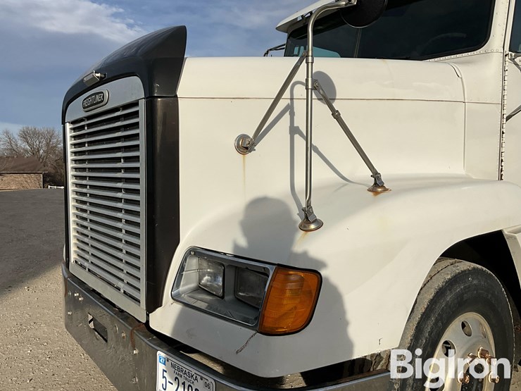 1999-freightliner-fld120-image-13