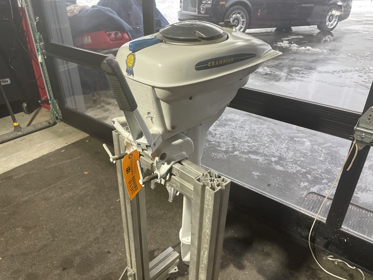 #3818-•-champion-3.2-hp-vintage-outboard-boat-motor-image-1