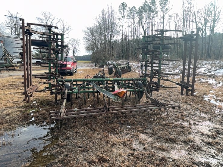 john-deere-pull-type-3-section-field-cultivator,-24';-located-at-7241-roxbury-rd,-charles-city,-va,-please-call-804.837.9940-or-804.651.4404-with-questions-image-35