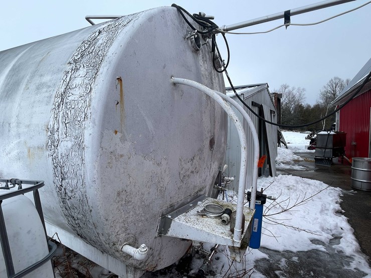 #3513-•-dairy-craft-4000-gallon-milk-stainless-steel-bulk-tank-image-22