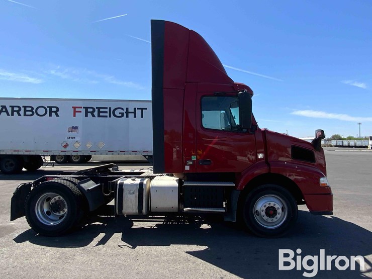 2016-volvo-vnm42t-s/a-truck-tractor-image-4