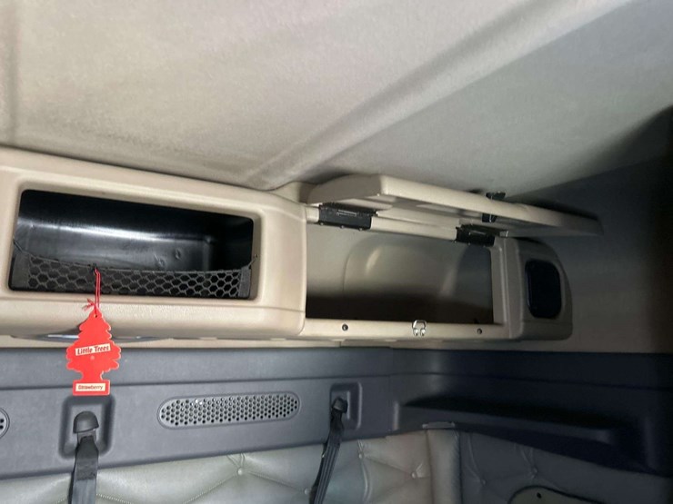 2017-freightliner-cascadia-125-image-37