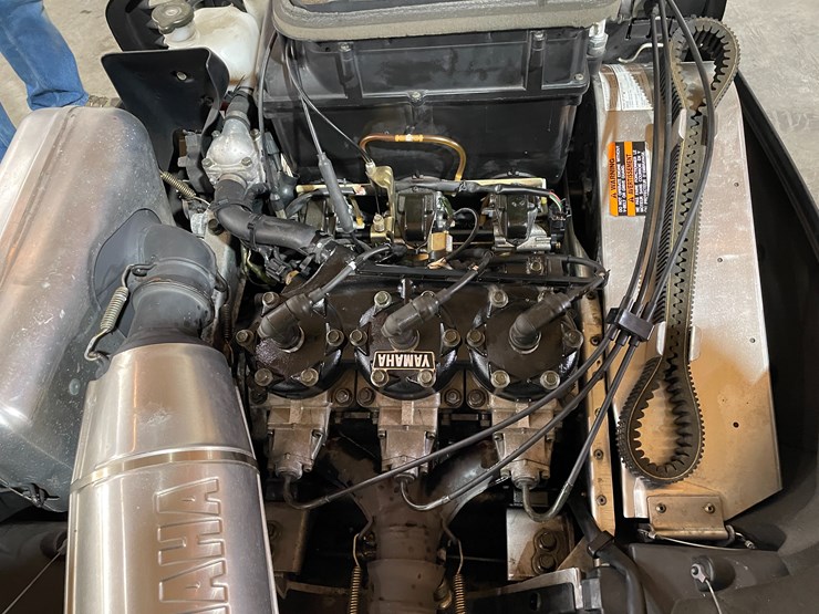 #3798-•-2004-yamaha-sx-viper-snowmobile-image-26