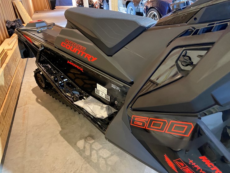 #3797-•-new-2023-polaris-indy-600-cross-country-matryx-snowmobile-image-13