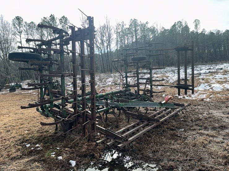 john-deere-pull-type-3-section-field-cultivator,-24';-located-at-7241-roxbury-rd,-charles-city,-va,-please-call-804.837.9940-or-804.651.4404-with-questions-image-29