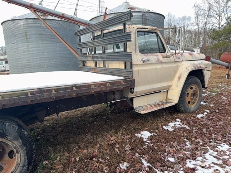 1977-ford-600-image-45