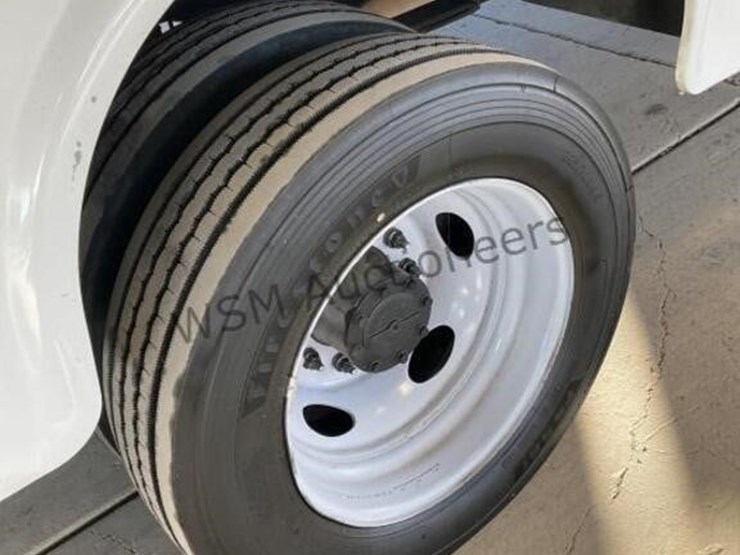 2017-ford-f550-image-8