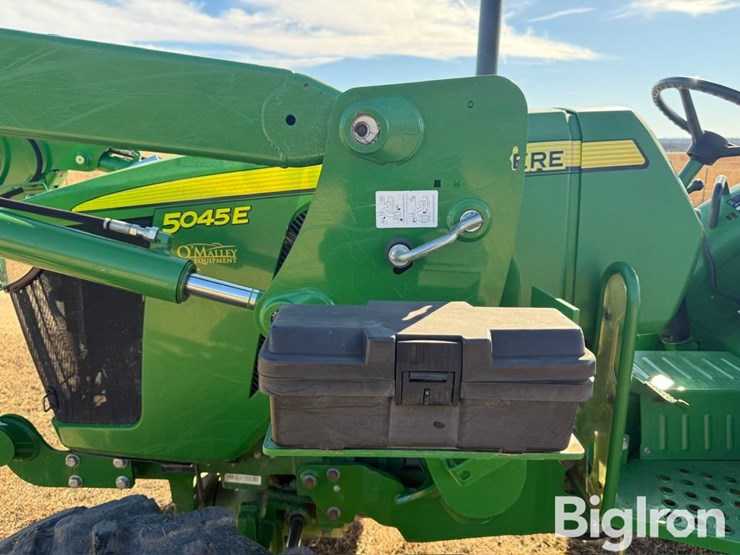2016-john-deere-5045e-image-10