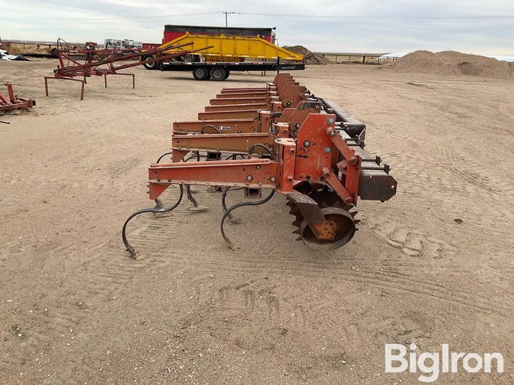 8-row-strip-tiller/cultivator-image-8