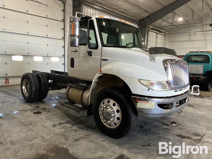 2013-international-4400-image-3