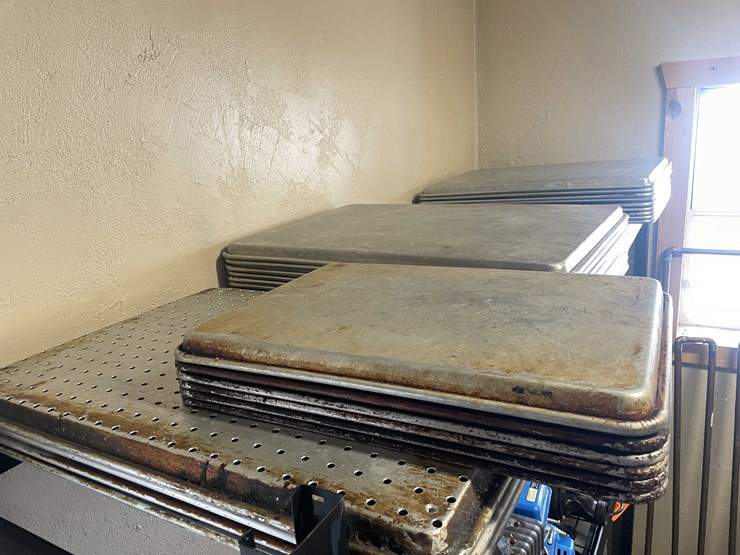 #6194-•-bakers-rack-and-trays-image-4