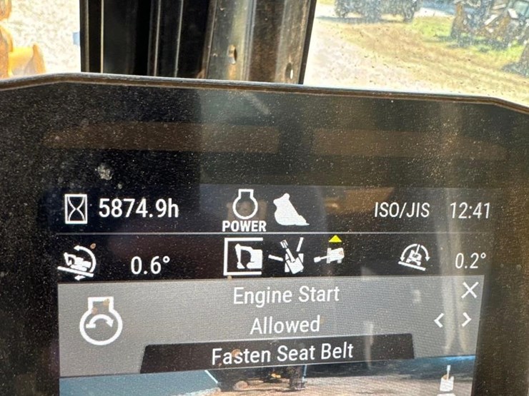 2022-caterpillar-320-image-21