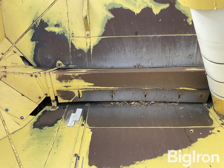 1982-new-holland-tr75-image-17