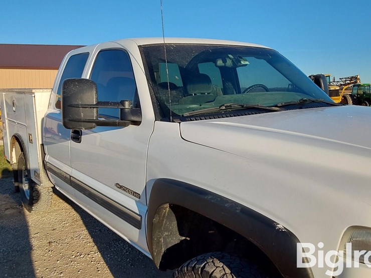 2002-chevrolet-silverado-2500-image-12