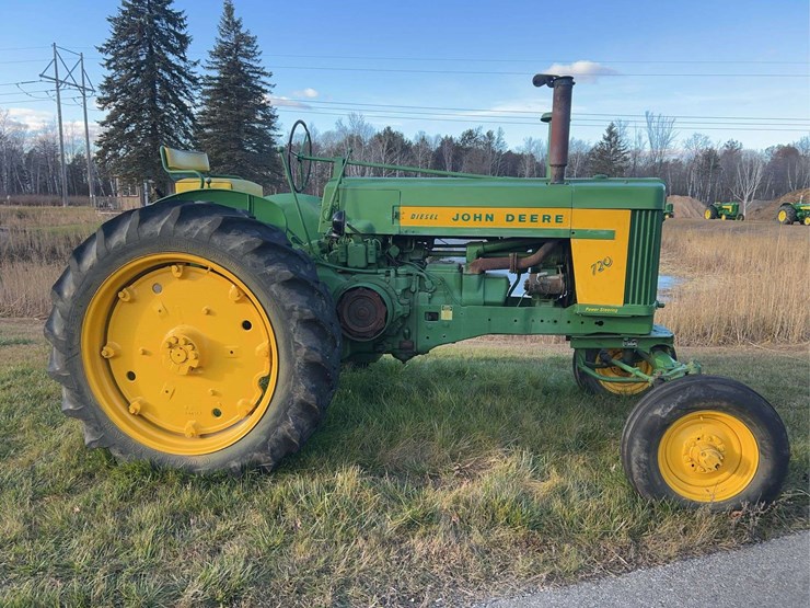 1957-john-deere-720-image-2