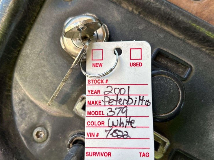 2001-peterbilt-379-image-46