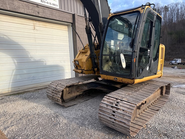 2012-deere-135d-image-9