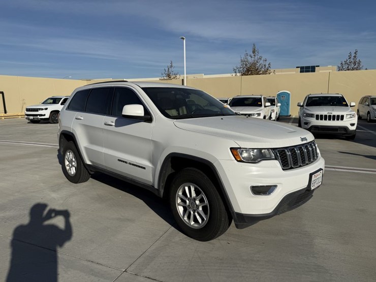 2017-jeep-grand-cherokee-image-2