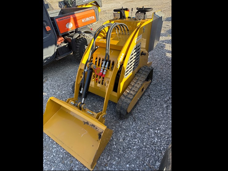 #1057-•-2005-ggma-mini-skid-steer-loader-image-2