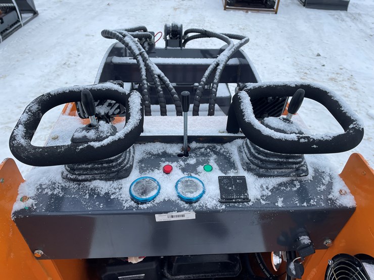 #310-•-new-land-hero-mini-skid-steer-loader-image-23