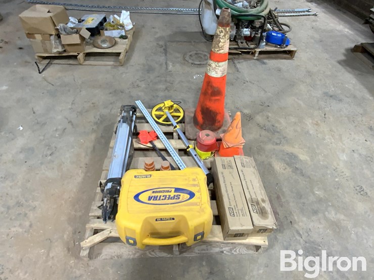 spectra-precision-gl1425c-laser-level-&-safety-equipment-image-2