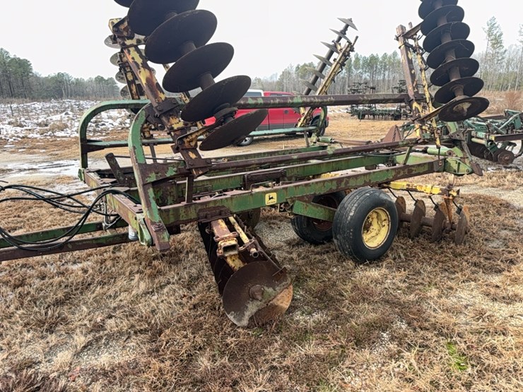 john-deere-230-image-21