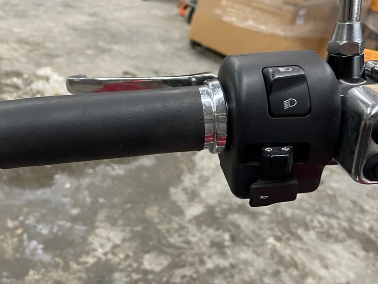 #1010-•-2011-yamaha-v-star-950-tourer-motorcycle-with-trike-kit-(has-wi-title)-image-36