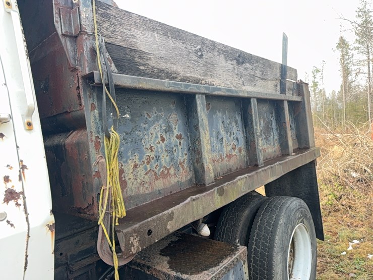 1982-ford-8000-image-48