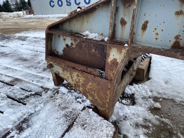 #1012-•-32'-lowboy-semi-trailer-(no-title,-for-parts)-image-7