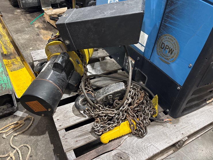 #142-•-budgit-2-ton-hoist-image-2